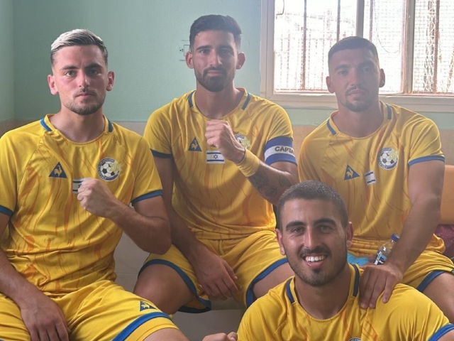 שחקני קריית אתא/ביאליק. יארחו את דרבי הקריות (מדיה קרית אתא/ביאליק)